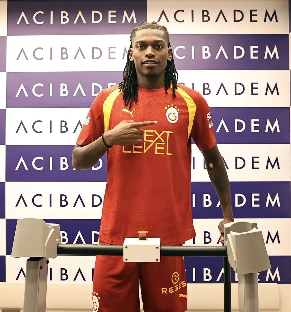 Rafael Leão — Acıbadem'de sağlık kontrolü